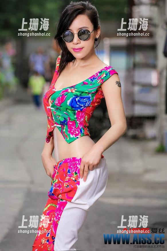 AISS爱丝(黄金版) - 妈妈说，亚美依的泳装写真可以成为日常心灵鸡汤！