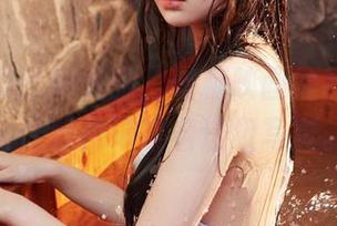 小天鹅女仆和礼服，喵糖映画给我一个理由让我持续盯着这组写真。