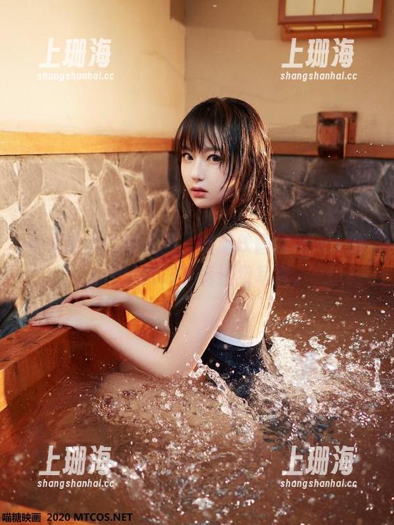 小天鹅女仆和礼服，喵糖映画给我一个理由让我持续盯着这组写真。