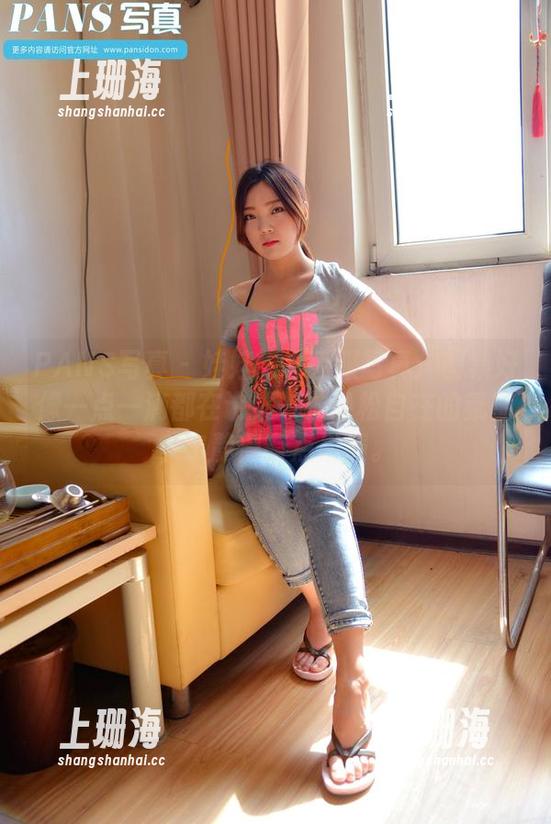 PANS写真 - 娃娃的水手服写真：图集好像一点一滴都在讲述一种轻松自在的氛围，宁静得有点发癫。
