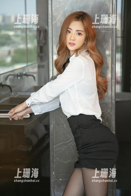 UGirls尤果网-李思宁 UGirls尤果网 - 看到李思宁的免费礼服套图,我还敢说我的衣柜够满吗?
