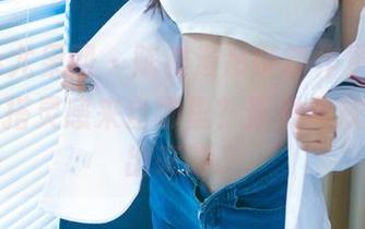 UGirls尤果网 – 陈雅漫吊带新作更新，今天的穿搭灵感来自哪里？显然是从梦里窜出来的。