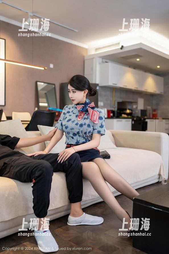 XINGYAN星颜社-Erikaki XINGYAN星颜社 - 从校园到职场:Erikaki的制服私拍旅程
