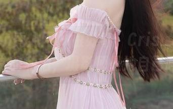 Xiuren秀人网 – 很好奇，Cris_卓娅祺日常的私拍，摄影师是她自己吗？
