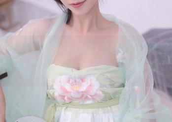 Xiuren秀人网 – Luffy菲菲的肉丝作品，带你去寻找那份“薄薄的乐趣”！