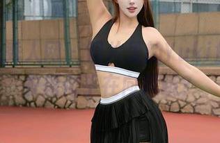 Xiuren秀人网 – 照片里的Yuki鱼儿，连衣裙似乎在向风哦？