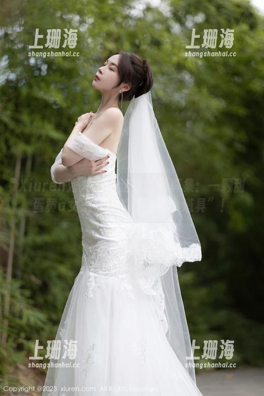 Xiuren秀人网-一颗甜蛋黄a Xiuren秀人网 - 这次的写真集:一颗甜蛋黄a女王与她的“整蛊小道具”!