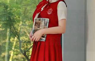 Xiuren秀人网 – 部分想法毫无逻辑，萝莉悠悠酱的套装写真集里我发现了不止一种姿势，太有趣了吧。
