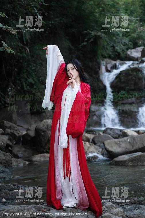 Xiuren秀人网 - 游泳池边的陆萱萱cecillia，不小心变成了福利的代名词—作品强烈推荐。