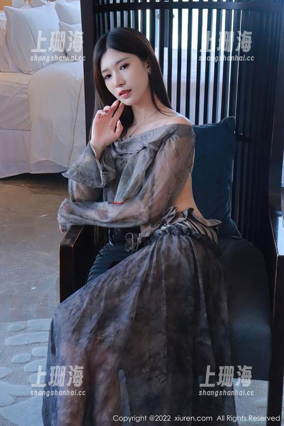 Xiuren秀人网-陆萱萱cecillia Xiuren秀人网 - 红裙的陆萱萱cecillia,没啥华丽修饰,就在无圣光下扎实的美