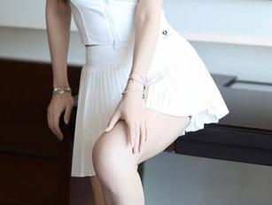 YouMi尤蜜荟 – 一边翻Egg_尤妮丝Egg的夏日原图，一边想：是不是我该刷个自拍了？