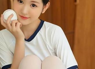 YouMi尤蜜荟 – 合法萝莉私拍：泳装+搞怪表情=萌翻全场