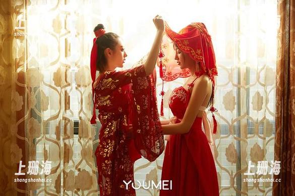 YouMi尤蜜荟 - 娜依灵儿的泳衣写真——抓住夏天的尾巴，原图直击泳池自拍！