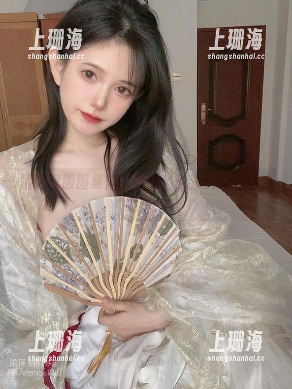 精选汉服图集里的倦倦喵：我只想在风中躺平！