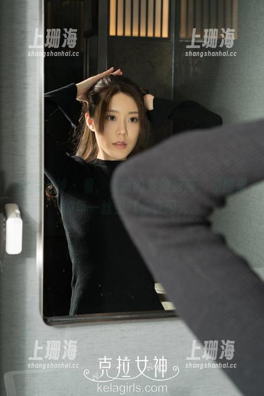 克拉女神 - 看，嘉萌的素雅凉高，原图里的每一丝空气都在闪光。
