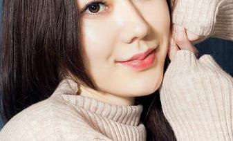 克拉女神 – 小芹的女仆风格，为什么总让我想把她的原图变成壁纸，甚至心里揣着小企图呢？