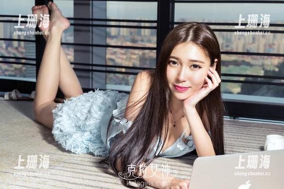 克拉女神 - 穿着白裙的钟淇，高清静态美人，快点下载，记得点赞哦！