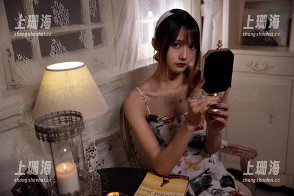 兔子Zzz不吃胡萝卜的写真：蓝房间里的心情随风而逝