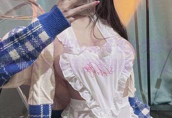 微密圈 – 看兔宝妮to如何在免费的美图中，把格子女仆装演绎得毫不费力。
