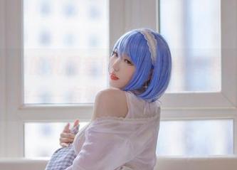 刺青Poi的礼服套图，宛若青春季节盛开的花朵——有些散乱，但万分迷人。