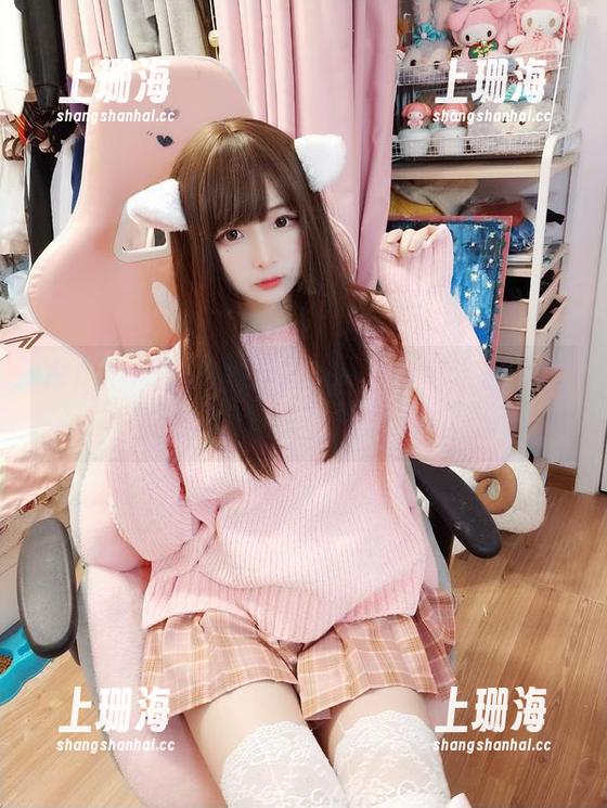 古川kagura 古川kagura的丝袜cos,分享这份看似平常但又让人流连的细腻。