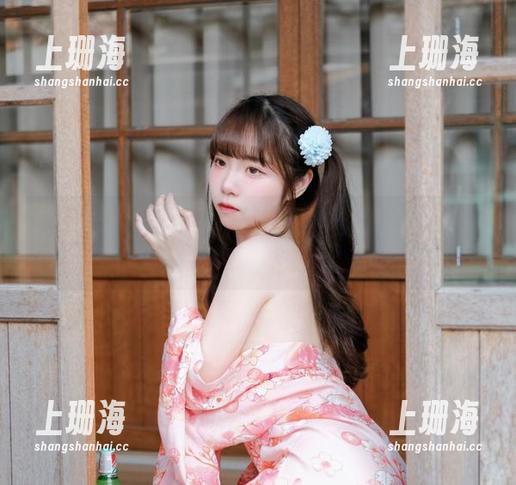“可可小白兔”带着全套写真，体操服少女那股劲儿能冲破天际哦！