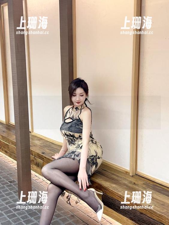 微密圈 - 内购经验丰富，周妍希的黑裙红丝，高清写真让人分析到吐！