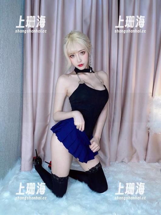 啾小妍Deer给你福利：这裸足原图就像是我的隐形面具！
