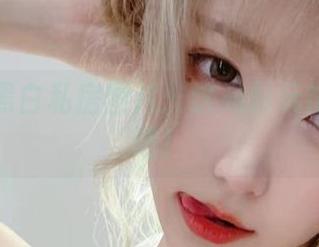 啾小妍黑白私房图片：这光影玩得太溜了吧！
