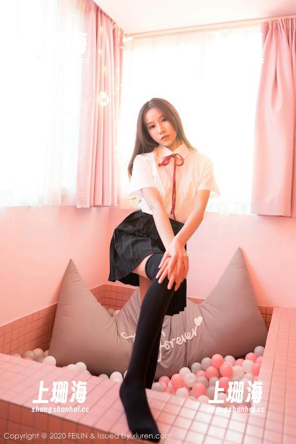 嗲囡囡 - 观看这一系列施忆佳KITTY的校园作品：你会不会也想在教室里走秀呢？