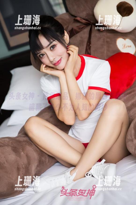 头条女神 - 待我细品，娜露的黑色作品中暗藏了多少不为人知的微妙