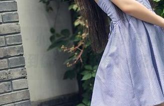头条女神 – 小晴子在线，清纯写真就问你，看到你心里有没有个小花？