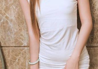 头条女神 – 李丽莎在图包中念的爱的箴言，真让人无奈