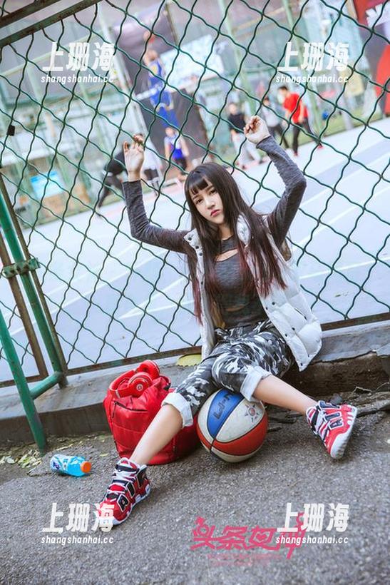头条女神 - 汗颜，杨漫妮baby双马尾写真合集，俏皮得我不行