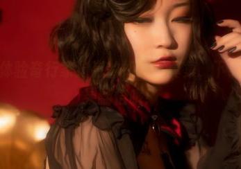 快来体验奇行家狗崽的姐姐写真集，下载后效果翻倍哦！