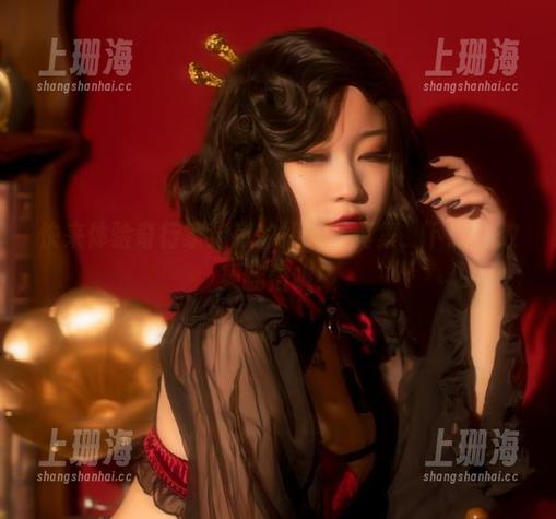 快来体验奇行家狗崽的姐姐写真集，下载后效果翻倍哦！