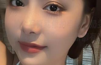 微密圈 – 拍个写真就像拍电影，奶雯今天变身“红战衣女侠”，更新都有戏！