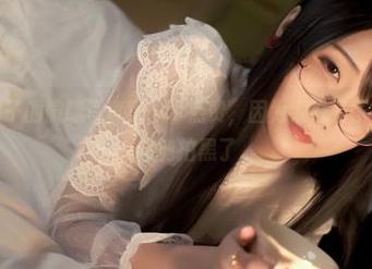 请给予嫣嫣子的微醺写真集一个点赞，因为太好看了，我心里一乌鸦拍黑了