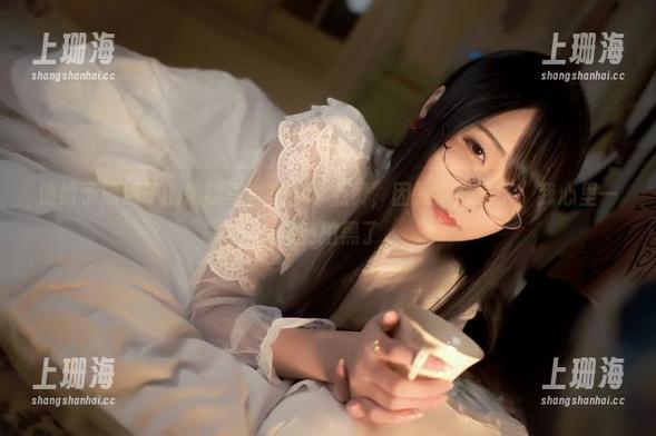 请给予嫣嫣子的微醺写真集一个点赞，因为太好看了，我心里一乌鸦拍黑了
