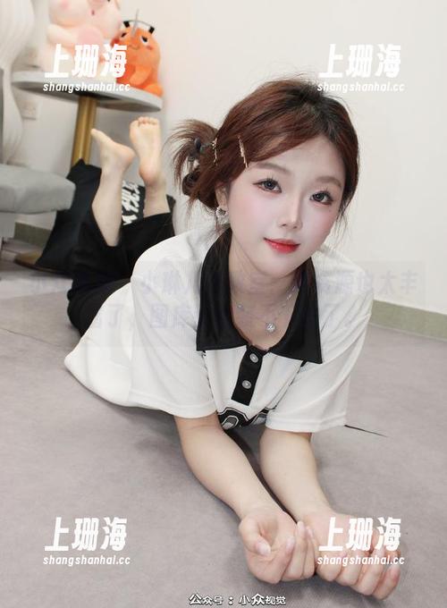 小众视觉-小琳儿 小众视觉 - 小琳儿在教室:这资源也太丰富了,图库都快装不下她了。