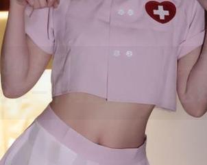 套图里的小女巫露娜秘书：认真工作的姿态，分享一个问题，为啥这么好看？