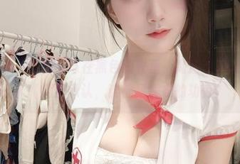微密圈 – 小玉吃果冻在黑色睡衣里，高清资源让她更迷人（别不承认，这都是睡衣的功劳）