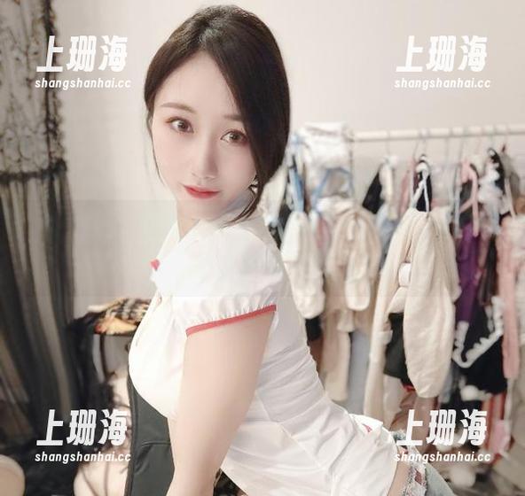 微密圈 - 网袜作品大公开，小玉吃果冻的神奇穿搭技巧！