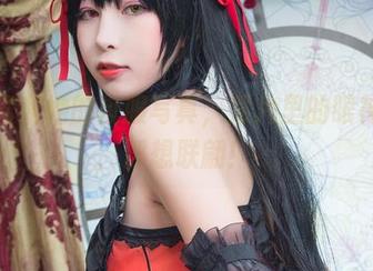 小酥酱和她的校服写真，照片里的眼神让人浮想联翩！