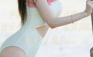 尤果网 – 尹菲当秘书的那点事：原图揭示工作与欢乐并存的秘诀，水灵灵的眼神更是放大了焦点。