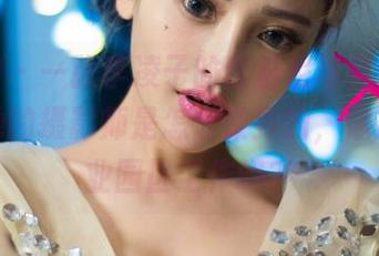 尤果网 – 一张李凌子的比基尼写真，真想问下她的摄影师是怎么做到的，你是在工业园区工作吗？