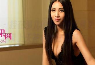 尤果网 – 挂在那儿的颜亦汐壹号更新，吊带上天花板的穿搭感！