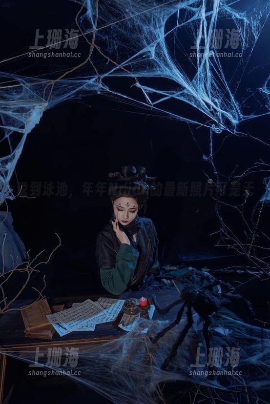 说到泳池，年年Nnian的最新照片可是无敌了！