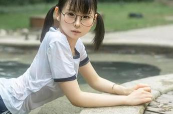 幼水铃衣：高清校园壁纸的无尽遐想，真让人想多看几眼。