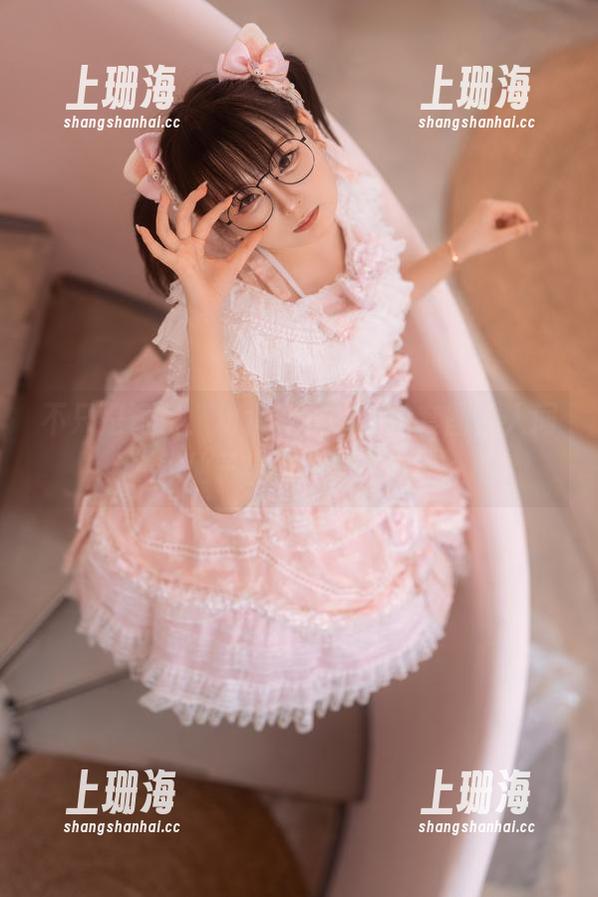 不只是短裙，幼水铃衣的私拍套图，人间仙子坐标更新了？